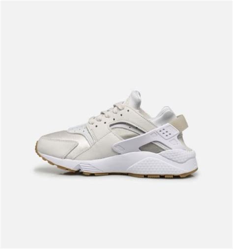 nike air huarache weiß creme|Nike Air Huarache high tops.